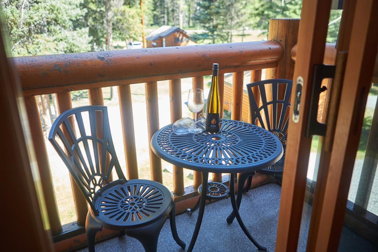 Castle Mountain Chalets Extérieur photo