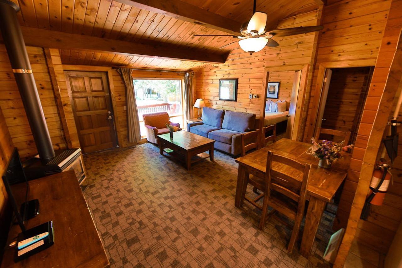 Castle Mountain Chalets Extérieur photo