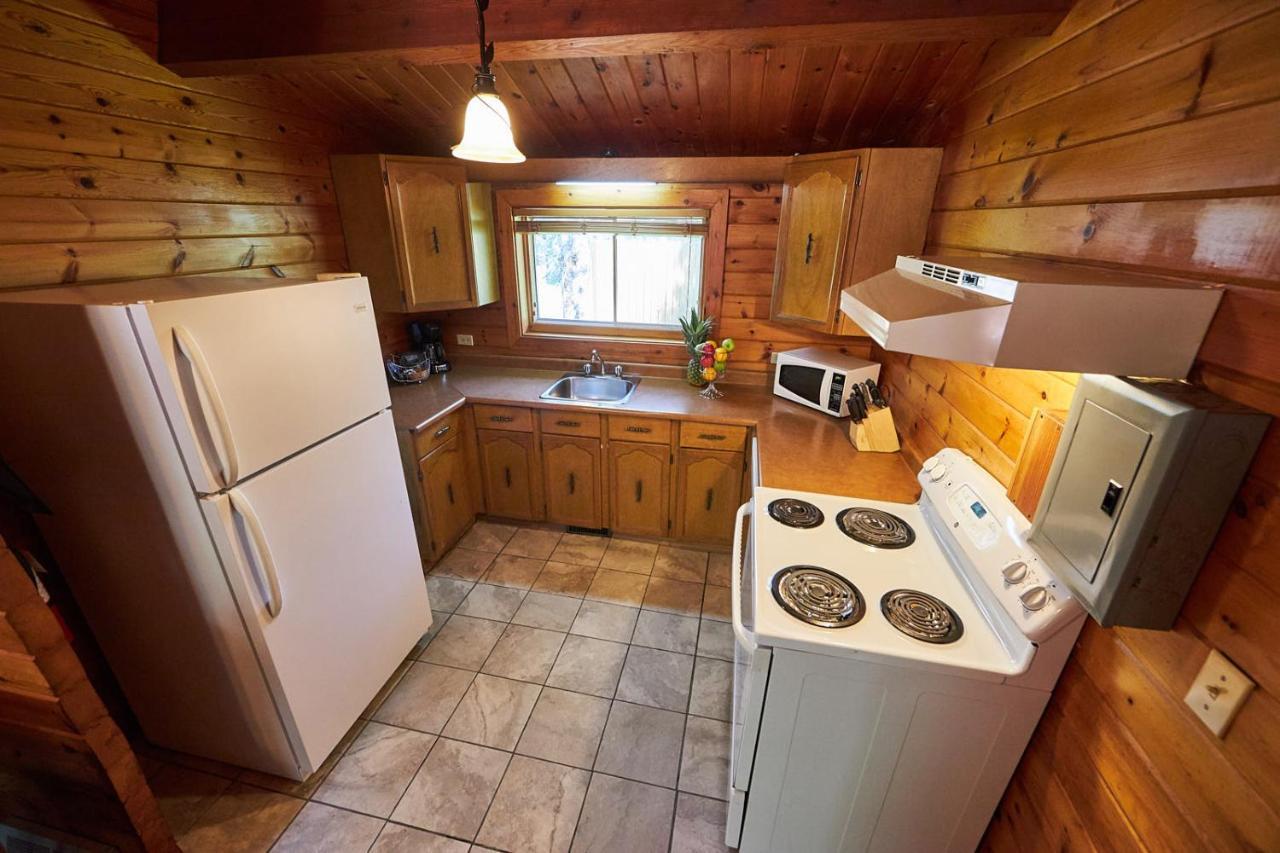 Castle Mountain Chalets Extérieur photo