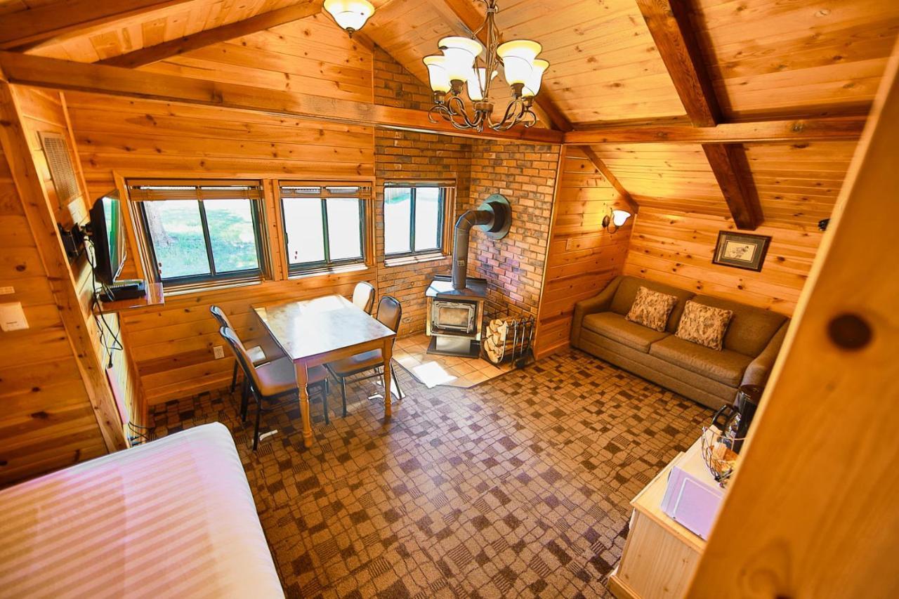 Castle Mountain Chalets Extérieur photo