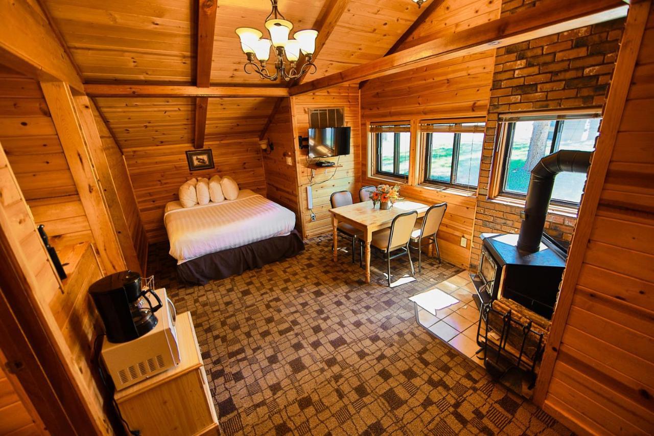 Castle Mountain Chalets Extérieur photo