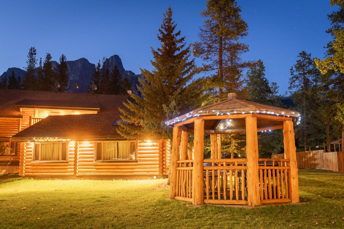 Castle Mountain Chalets Extérieur photo