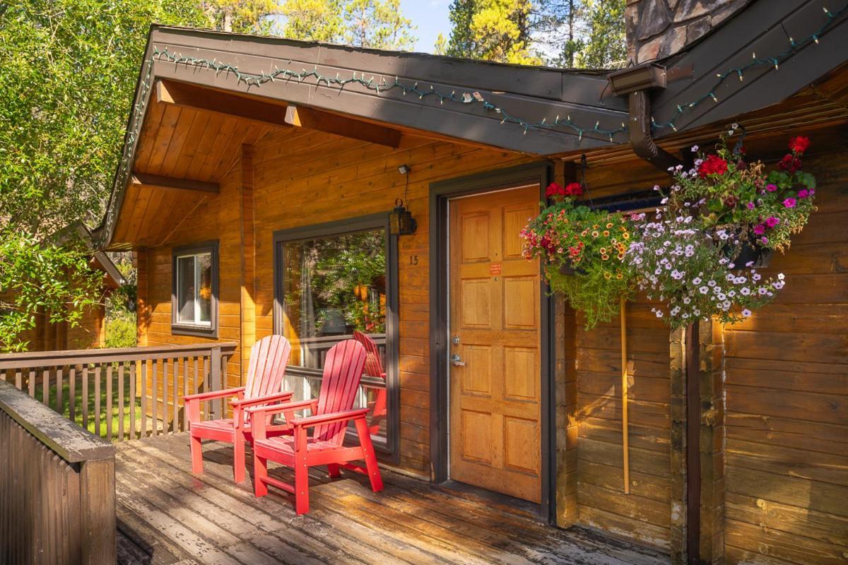 Castle Mountain Chalets Extérieur photo