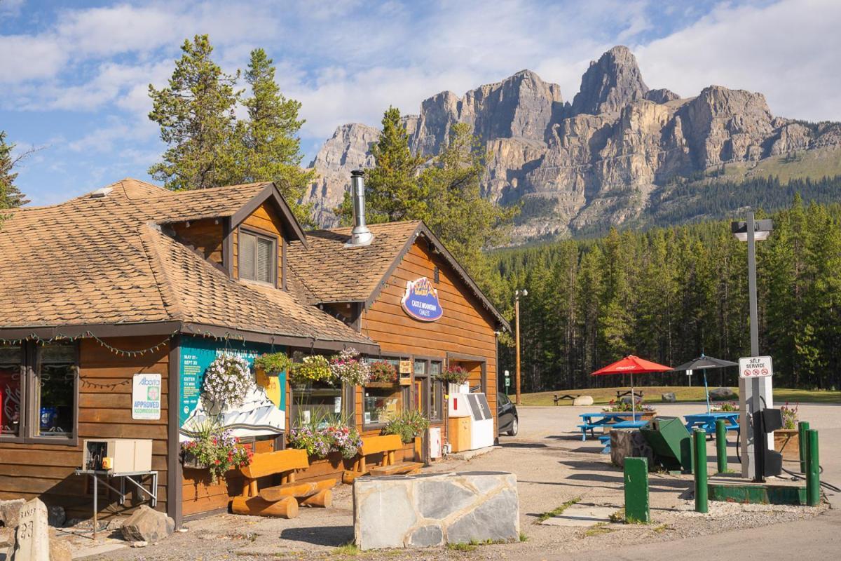 Castle Mountain Chalets Extérieur photo