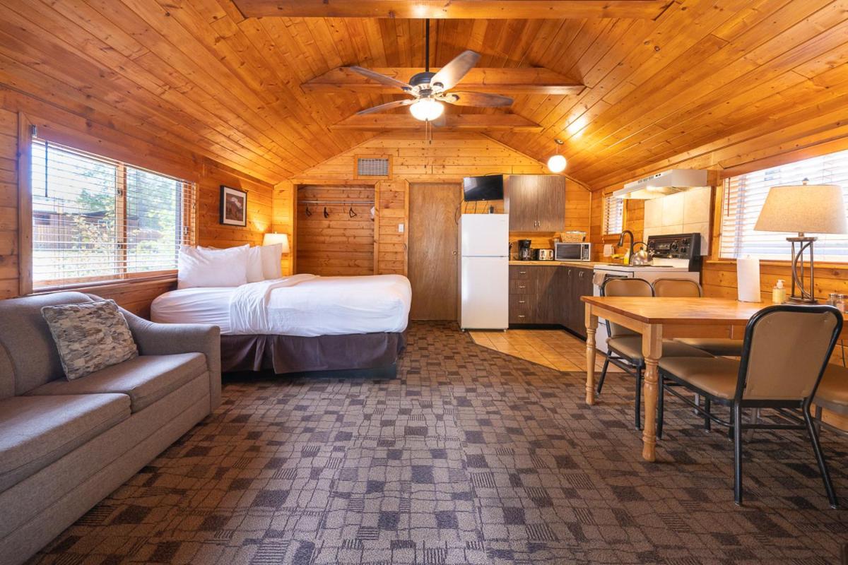 Castle Mountain Chalets Extérieur photo
