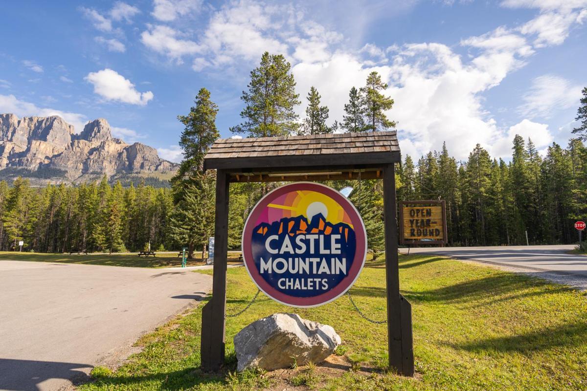 Castle Mountain Chalets Extérieur photo