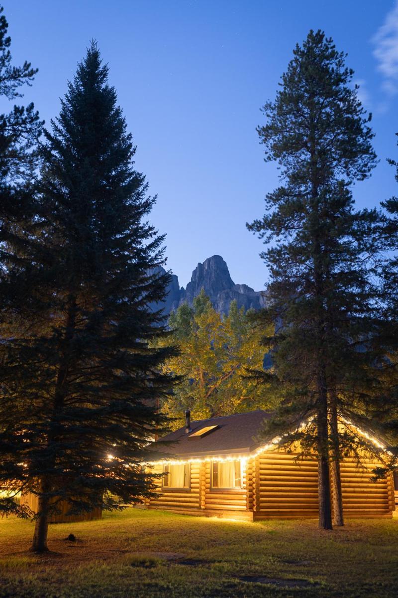 Castle Mountain Chalets Extérieur photo
