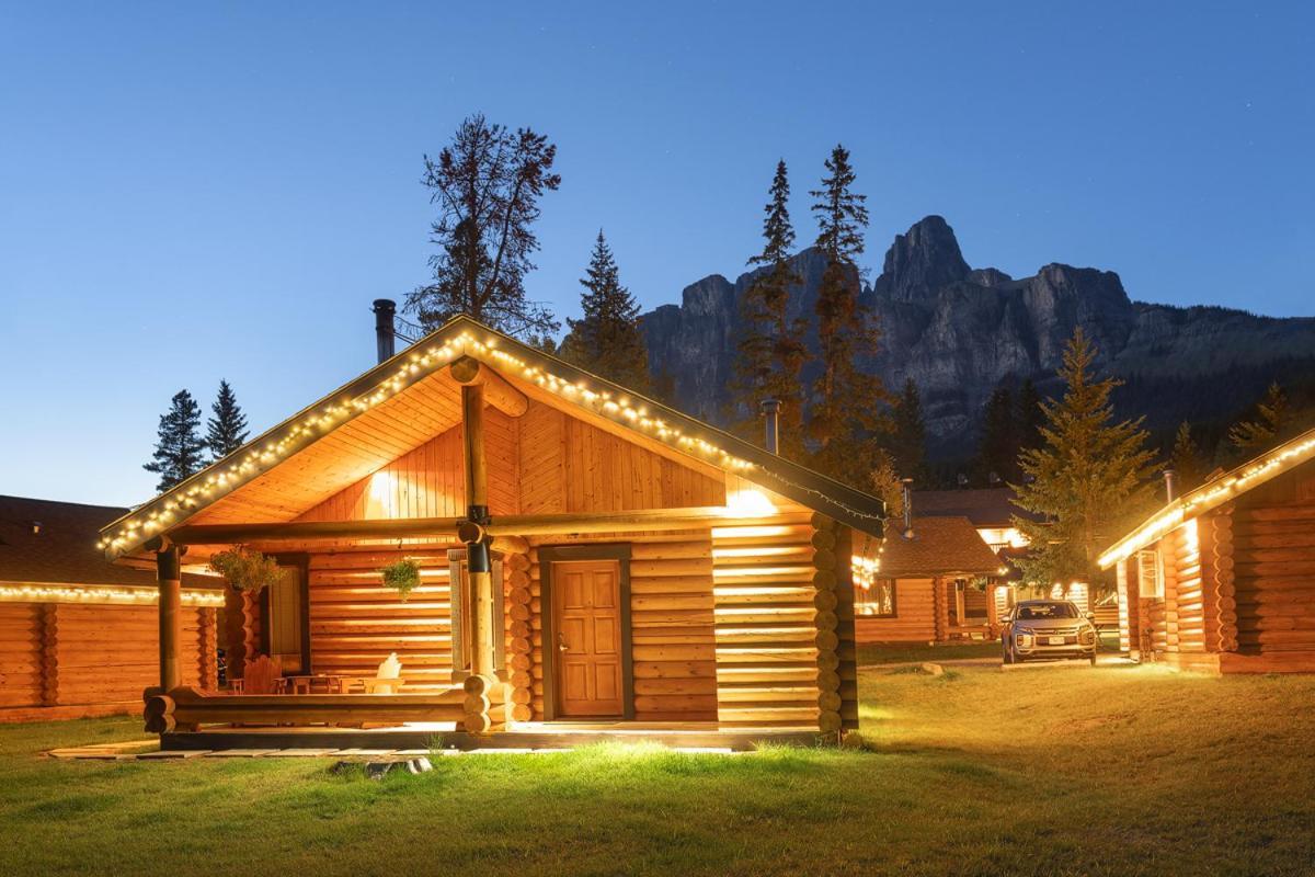 Castle Mountain Chalets Extérieur photo