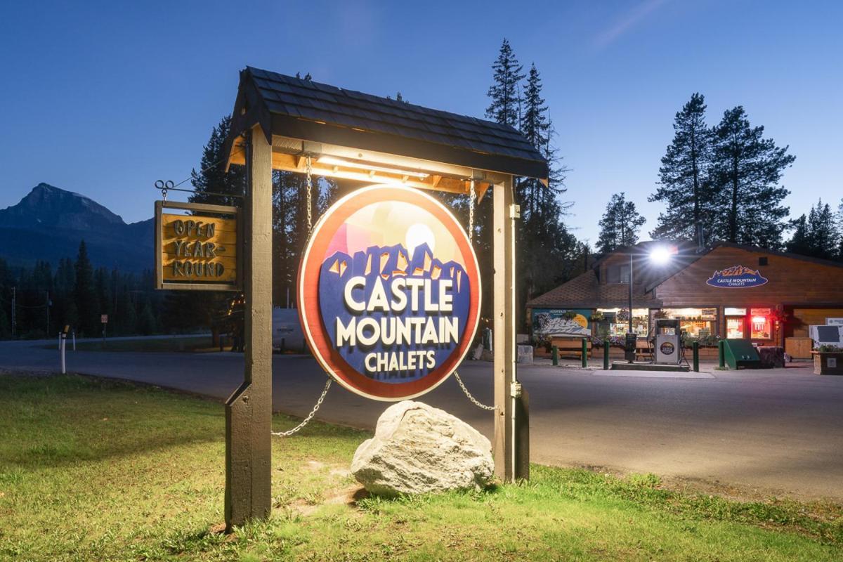Castle Mountain Chalets Extérieur photo