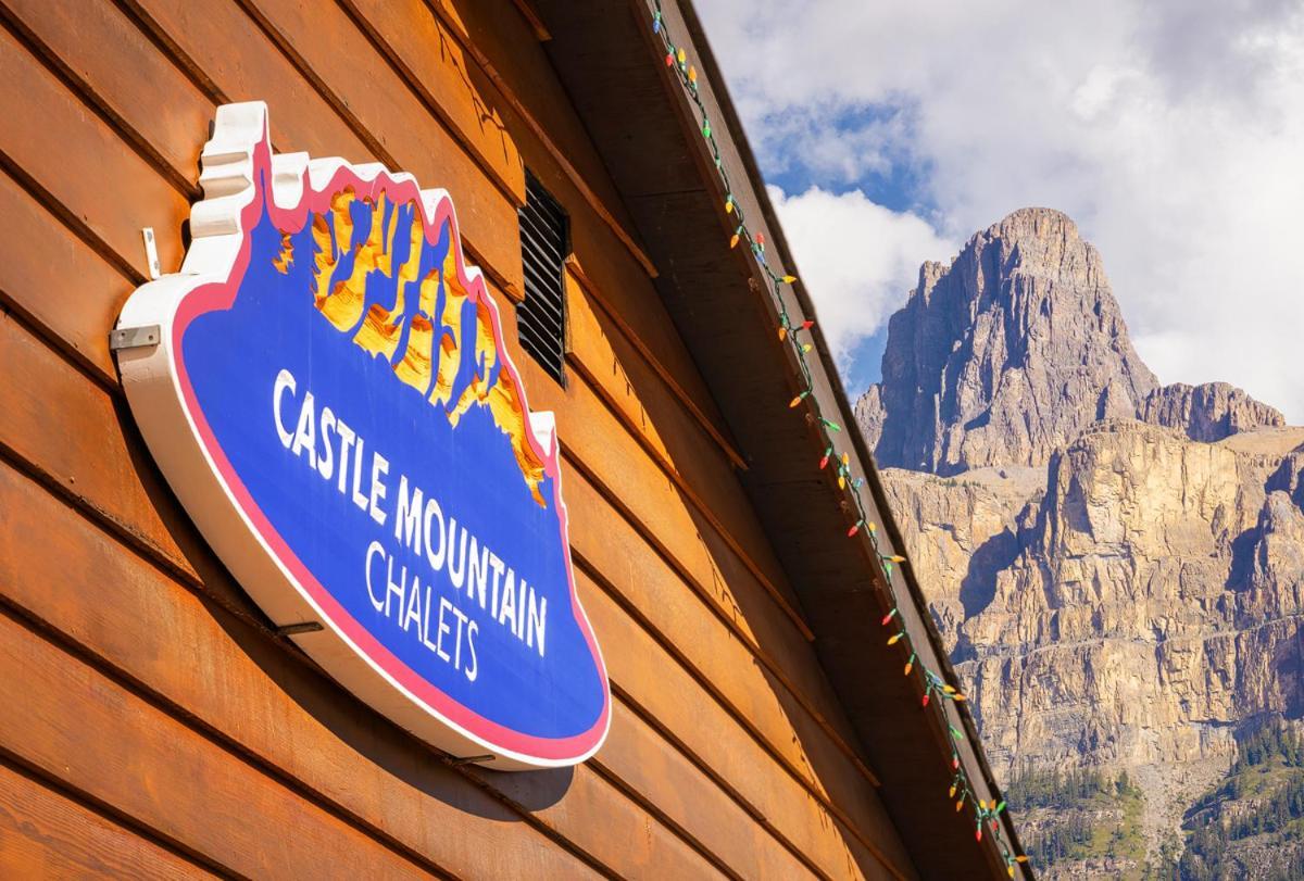 Castle Mountain Chalets Extérieur photo
