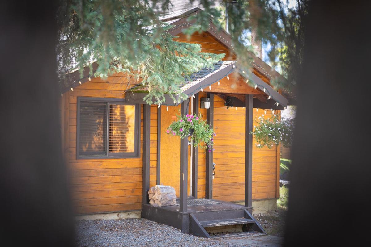 Castle Mountain Chalets Extérieur photo